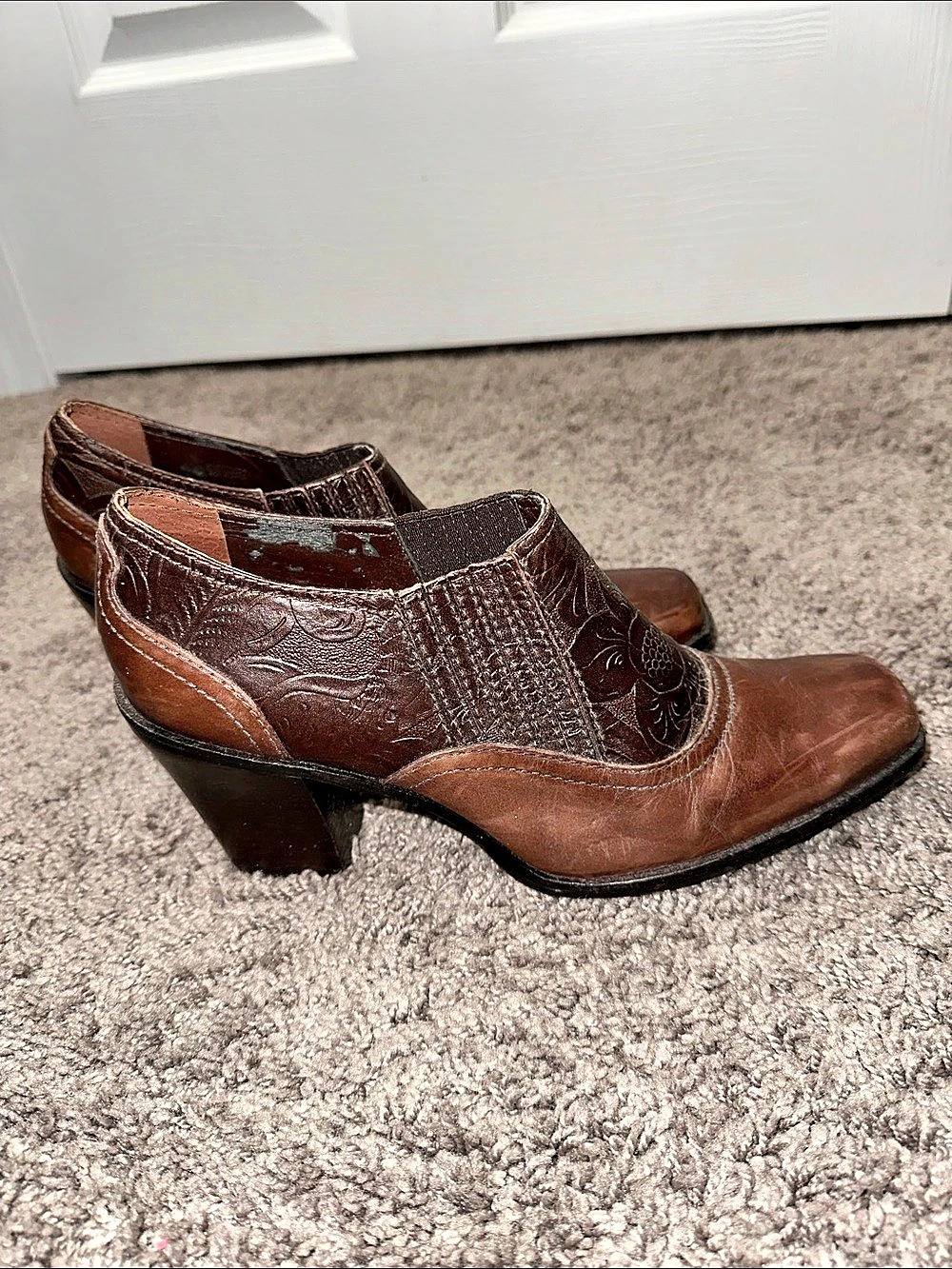 Antonio Melani Cassidy Brown Embossed Leather Heels Size 9M